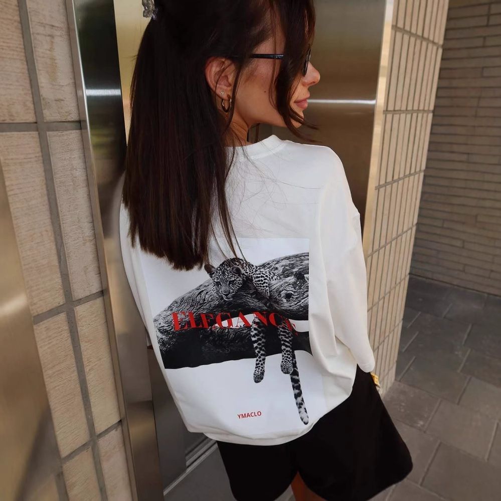 Minimalist Beyaz Tişört Siyah  - Streetwear Brand Graphic Designer incelemesi ve fiyatı